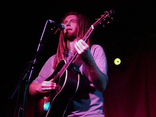 Newton Faulkner on stage