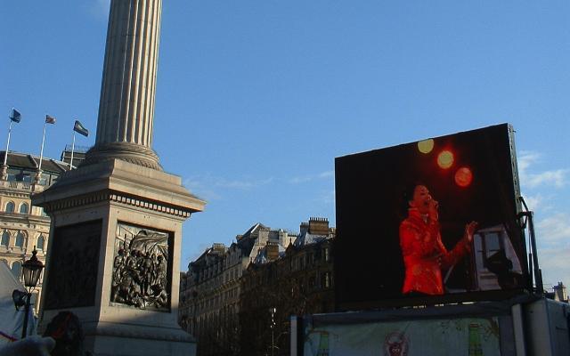 Live music in frosty Trafalgar Square 