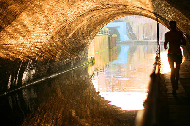 canalsihouette.jpg