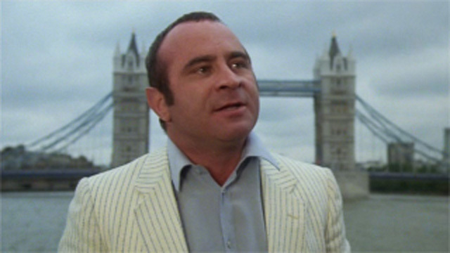 To compensate for his diminutive stature, Hoskins would often use perspective in order to tower over landmarks. 