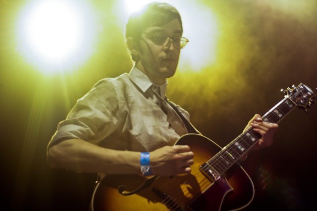 Jeremy Warmsley playing with Fanfarlo 