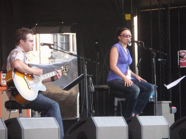 Amy Nelson, one of the Canadian performers to take the stage. Yes, there was a Bryan Adams cover.
