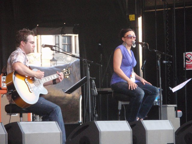 Amy Nelson, one of the Canadian performers to take the stage. Yes, there was a Bryan Adams cover. 