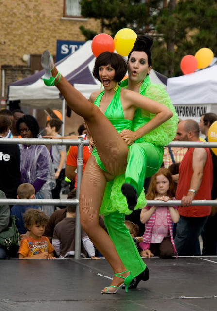 13587_1107_gilettekick.jpg