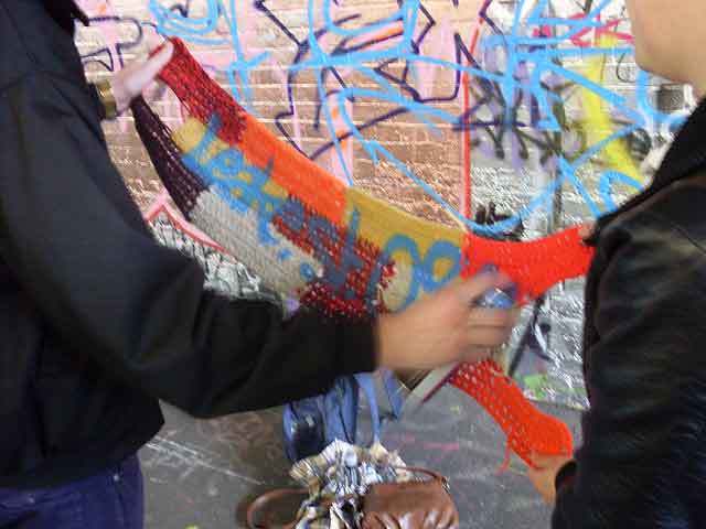 Co-operation between knitters and graf artist - Photo by zefrog via the Londonist Flickr pool 