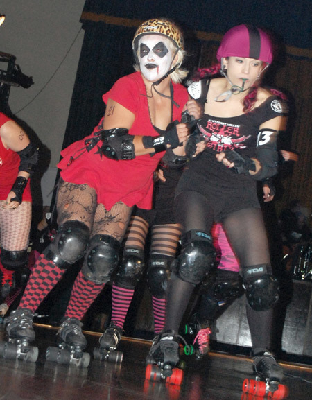 Rollergirls jostle 