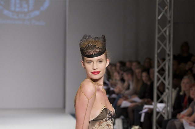 Designer Hermione de Paula obiously has a thing for crowns 
