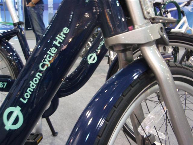Well, we may not have been the first to get our hands on the London cycle hire scheme bikes, but here's our in depth, complete with pictures, opinion on the Borocycle (we think it'll catch on!) after getting to test one out at the cycle show.
According to TfL spokespeople at the show, these are the bikes coming to London next year and the only thing to be finalised is the livery. Can you suggest an improvement on the current blue? And surely the bikes should sport a double roundel...