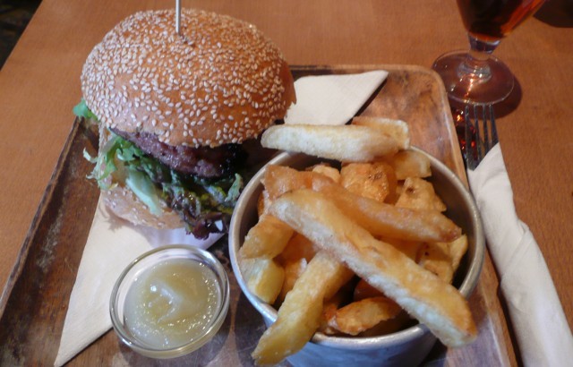 16887_greenwich_union_burger_chips.jpg