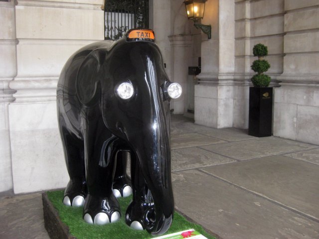 A black cab elephant on the steps of the Royal Exchange. Image by M@.