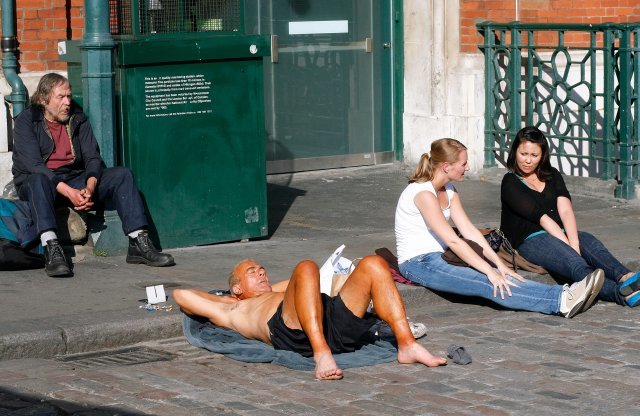 street_sunbathing.jpg