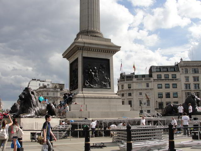 Trafalgar Square: "They had reached the centre of the square, the famous tall column flanked by enormous lions - a strangely threatening presence in the gloom." p.265
