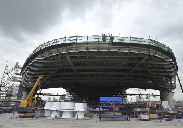 A wave from the back of the Aquatic Centre wave roof