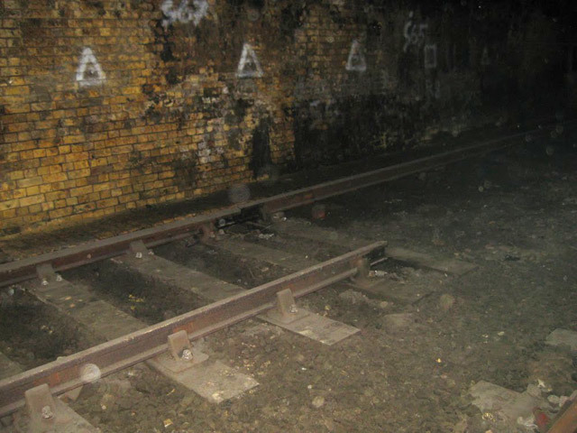 18931_connaught_rail2.jpg