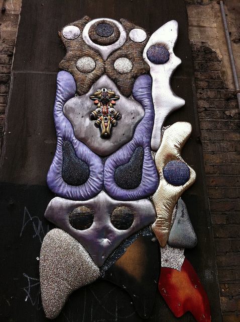 An incredible piece along Dalston Road. Image by M@.
