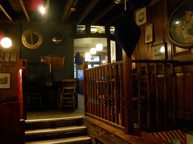 the_dove_interior2.jpg