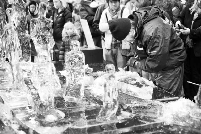 ice-sculpting-canary-wharf-1.jpg