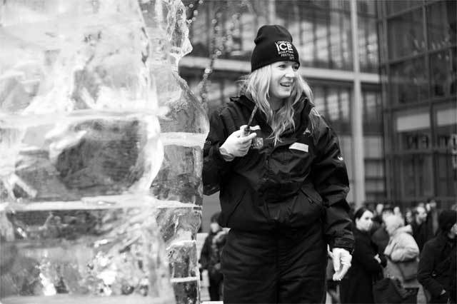 ice-sculpting-canary-wharf-3.jpg