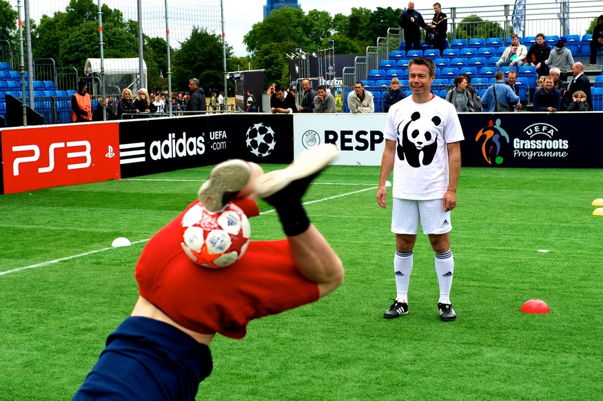 Former Chelsea Player Graham Le-Saux watches someone with real ball skills