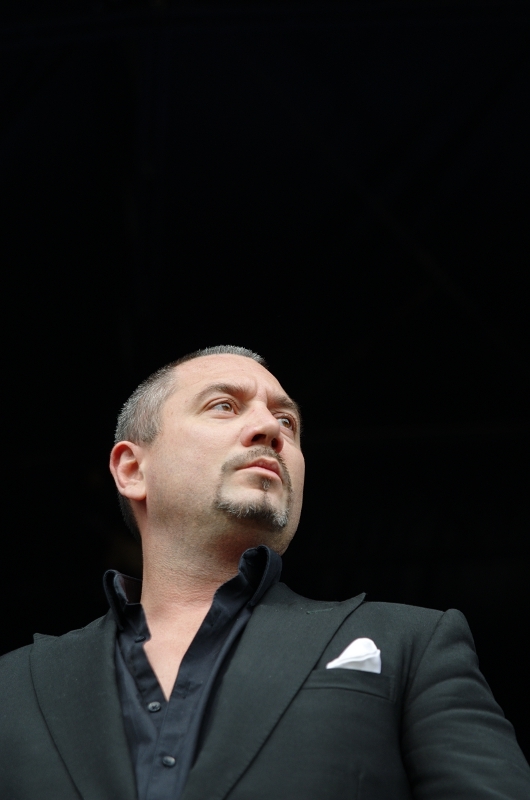 08-funlovincriminals.jpg