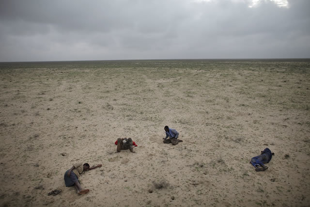 1st Prize Contemporary Issues Stories: Ed Ou, Canada, Reportage by Getty Images. Escape from Somalia, March: Four Somali refugees en route to Yemen sleep in the desert after traveling all night on muddy roads and in pouring rain, Somaliland, 15 March