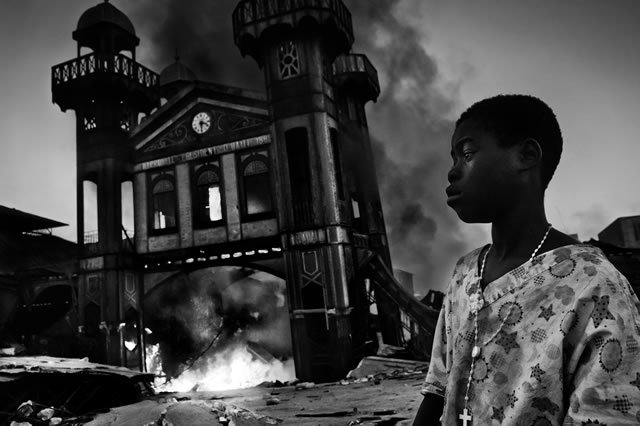 1st Prize General News Single: Riccardo Venturi, Italy, Contrasto. Old Iron Market burns, Port-au-Prince, Haiti, 18 January