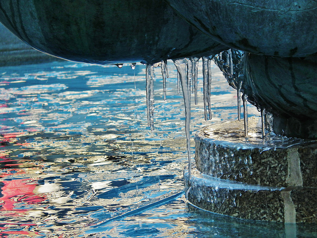 Icicles on the Trafalgar Square Fountain by kenjonbro