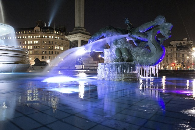 london_ice_trafalgar_square_fountain.jpg