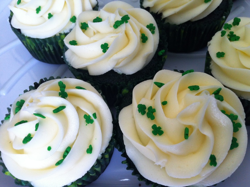 Green St Patricks Day cakes from Cake Crumbs