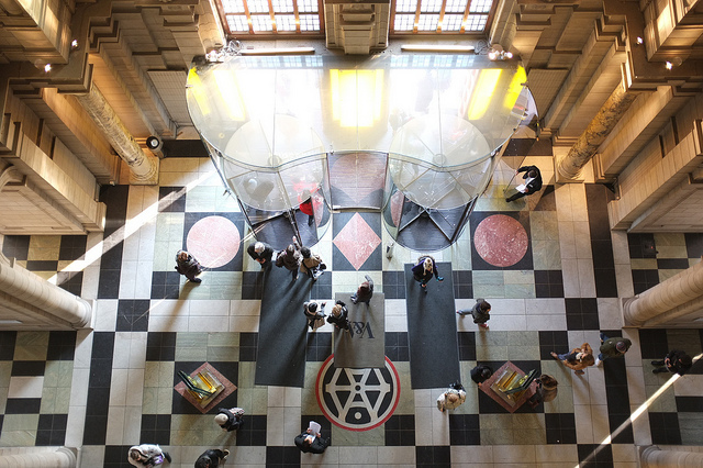 The entrance to the V&amp;A from above, by makipon