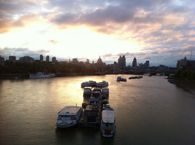 Dawn over the Thames, by D1v1D