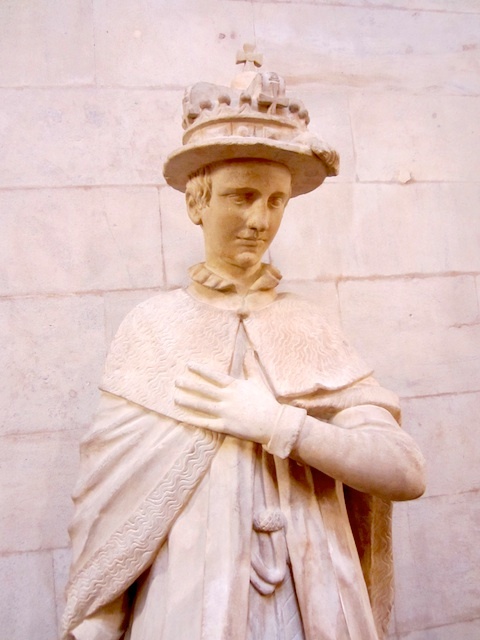 Edward VI and his incredibly weighty hat.