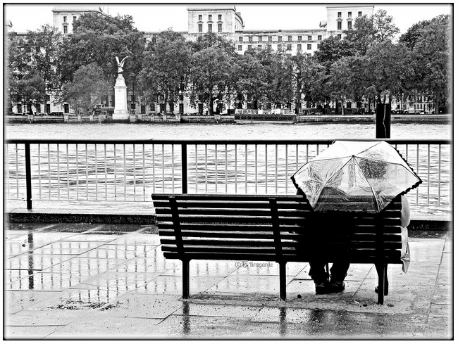 Les amoureux des bancs publics by la Bragarde