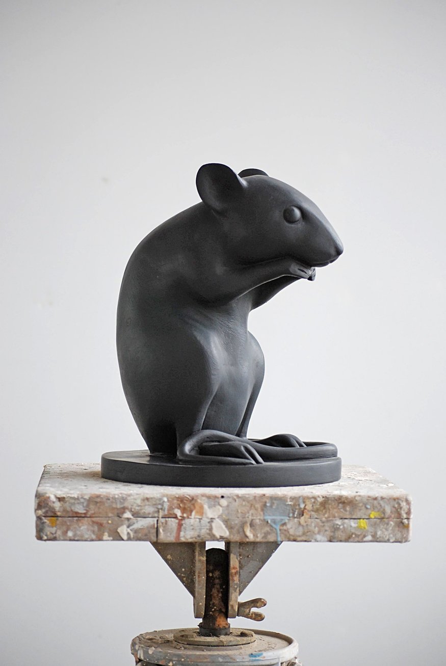 Kenny Hunter
 Monument to a Mouse
 Acrylic resin
 34 x 24 x 24 cm
 Courtesy of the artist
 ?? Studio Kenny Hunter
 