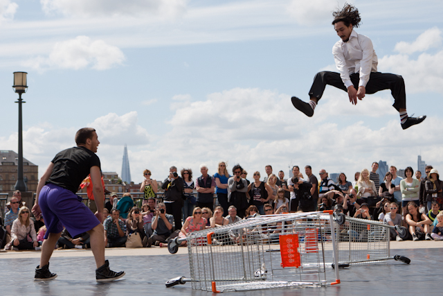 Shopping trolleys fell in love thanks to C-12 Dance Theatre on Canary Riverside