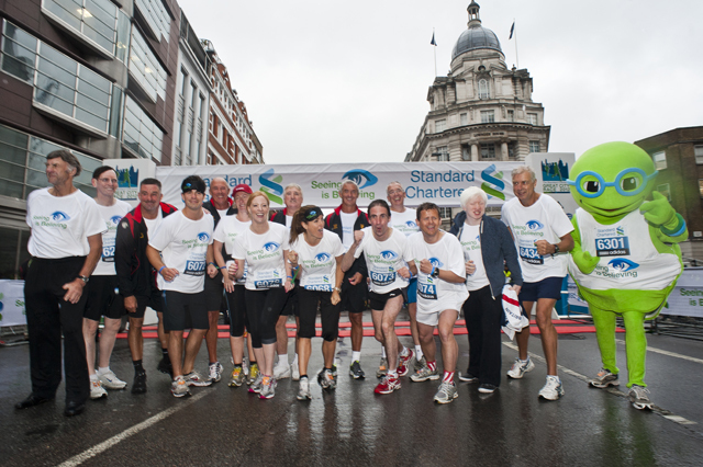 Group photo with the celebs and blindfolded running pairs.