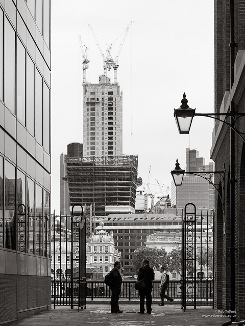 The Walkie Talkie seen from Hays Lane, by cybertect