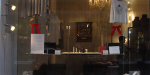 Alice Through The Looking Glass Shop Opens in Cecil Court