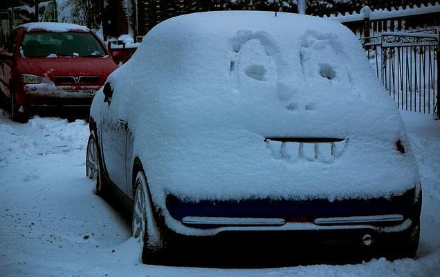 Happy snowy car, by -Ronski-