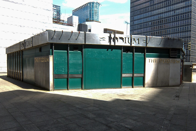 The Podium, a former pub on St Alphage Highwalk. Here's what it looked like when open. 