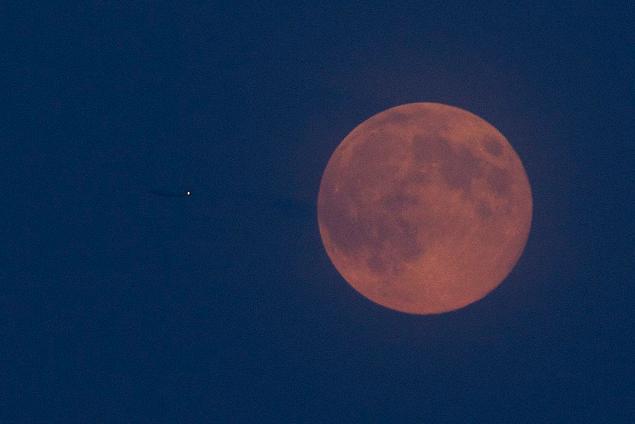 The supermoon, by Ian Wylie.