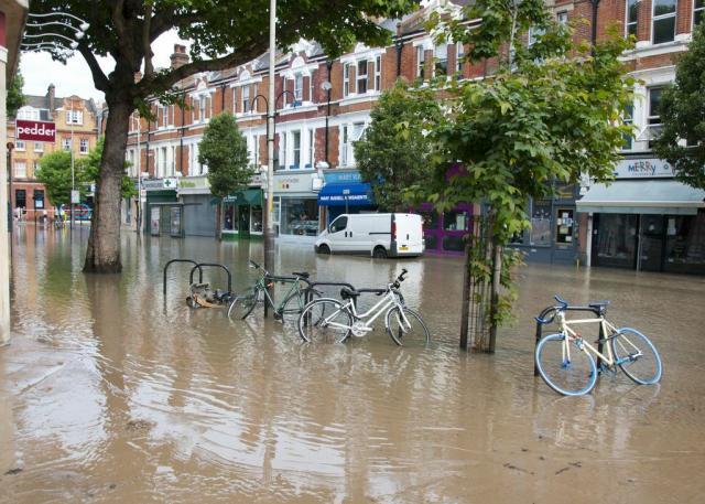 Photo of Herne Hill flood by Andy Thornley