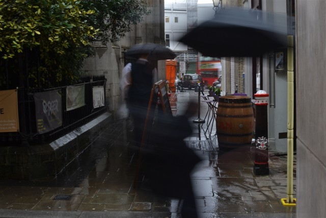 Rainy alleyway lunchtime rush