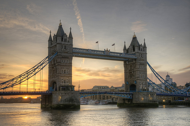 End of year sunrise at Tower Bridge (with no traffic) by mattomatto