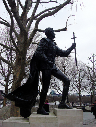 South Bank Walk - Laurence Olivier Statue by Clara Ungaretti