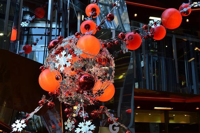 Decorations at One New Change by psyxjaw