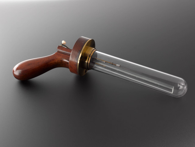 Pistolet, or `Frog Pistol', devised by du Bois-Reymond, for demonstrating the stimulation of nerves in a frog's leg, by Charles Verdin, Paris, c1904