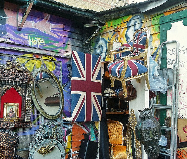 Ye Olde Curiosity Shoppe by helenoftheways via flickr