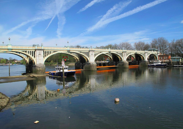 Richmond Lock bridge, by Philippe on Flickr