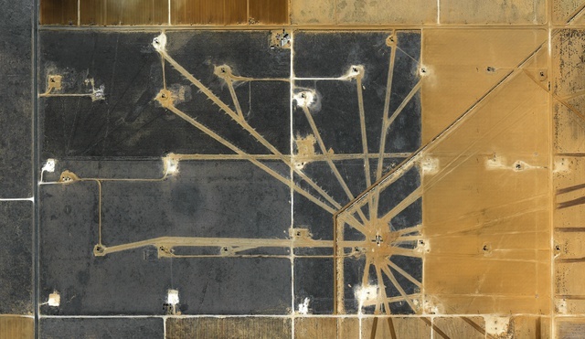Mishka Henner, Levelland Oil and Gas Field #2, 2013-2014. Image courtesy of the artist and Caroll / Fletcher.